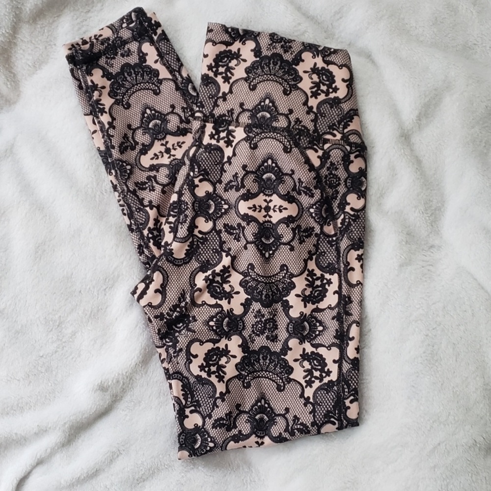 Fabletics legging size medium - Picture 2 of 3